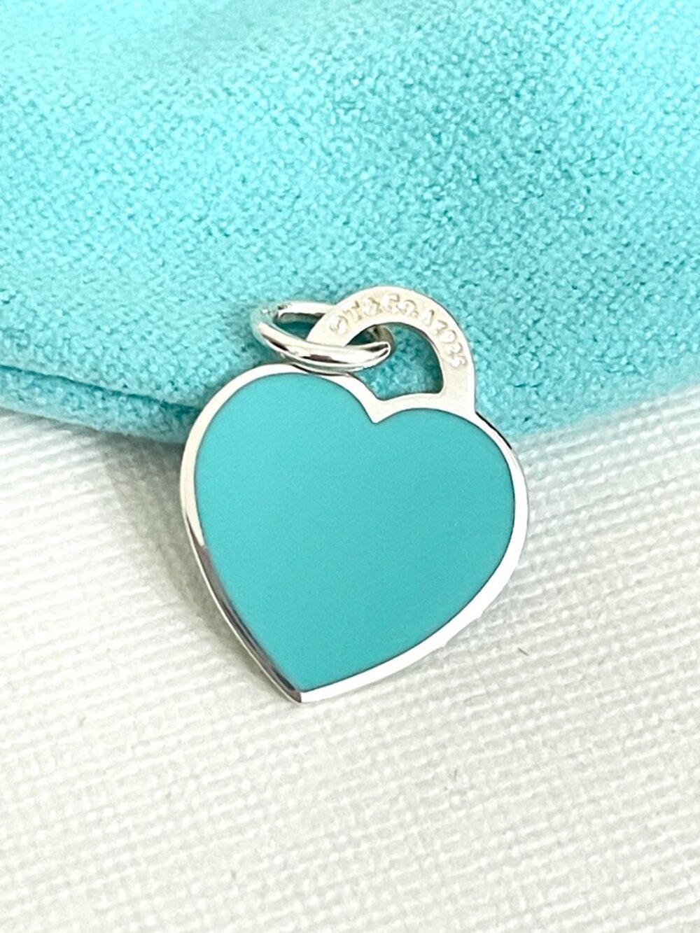 New Tiffany & Co. Blue Enamel RTT Heart Charm Pendant Silver Small with Pouch - Picture 4 of 11